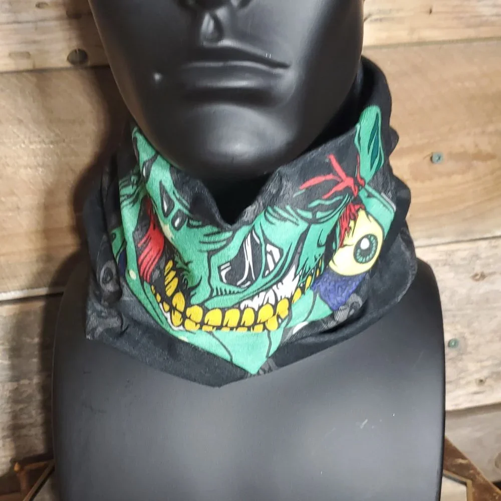 Unisex Green Skull Face Tube Mask Neck GAITER Dust Shield Seamless Bandana